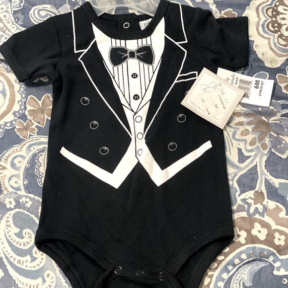 **BRAND NEW** With Tags 6 Month Baby Outfits - Picture 4 of 4